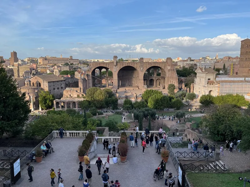 Colosseum and Forum Tickets with Live Guide or Audio App